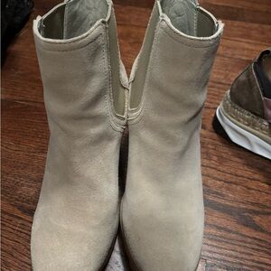 Sorel Women's Beige Ankle Boots